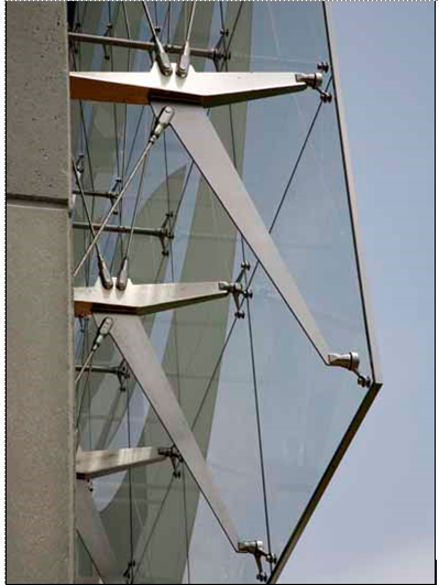 Stainless steel sign support, Tampa. Photo: TriPyramid Structures, Inc.