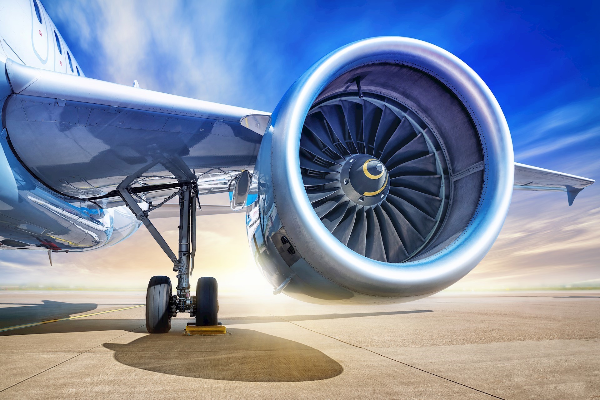Maraging steel with 18% nickel content possesses the impact-fatigue strength required for aircraft landing gear